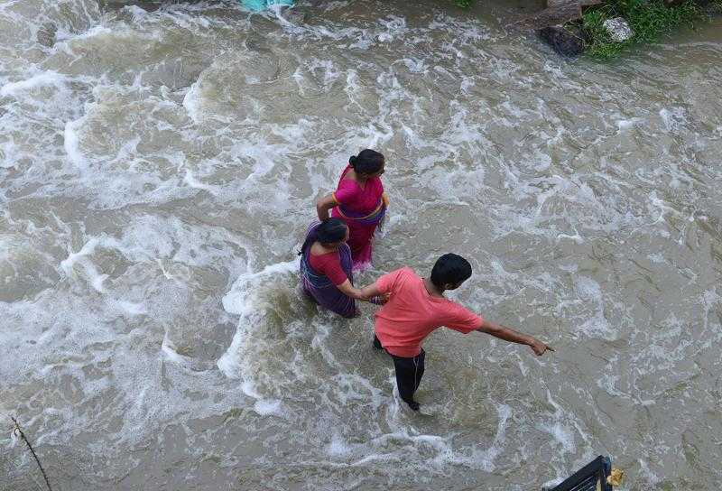 Hyderabad(Telangana): Heavy Rain Alert Flooding Highway Railway Tracks