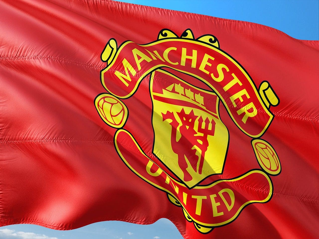 Manchester United searches for winger urgently