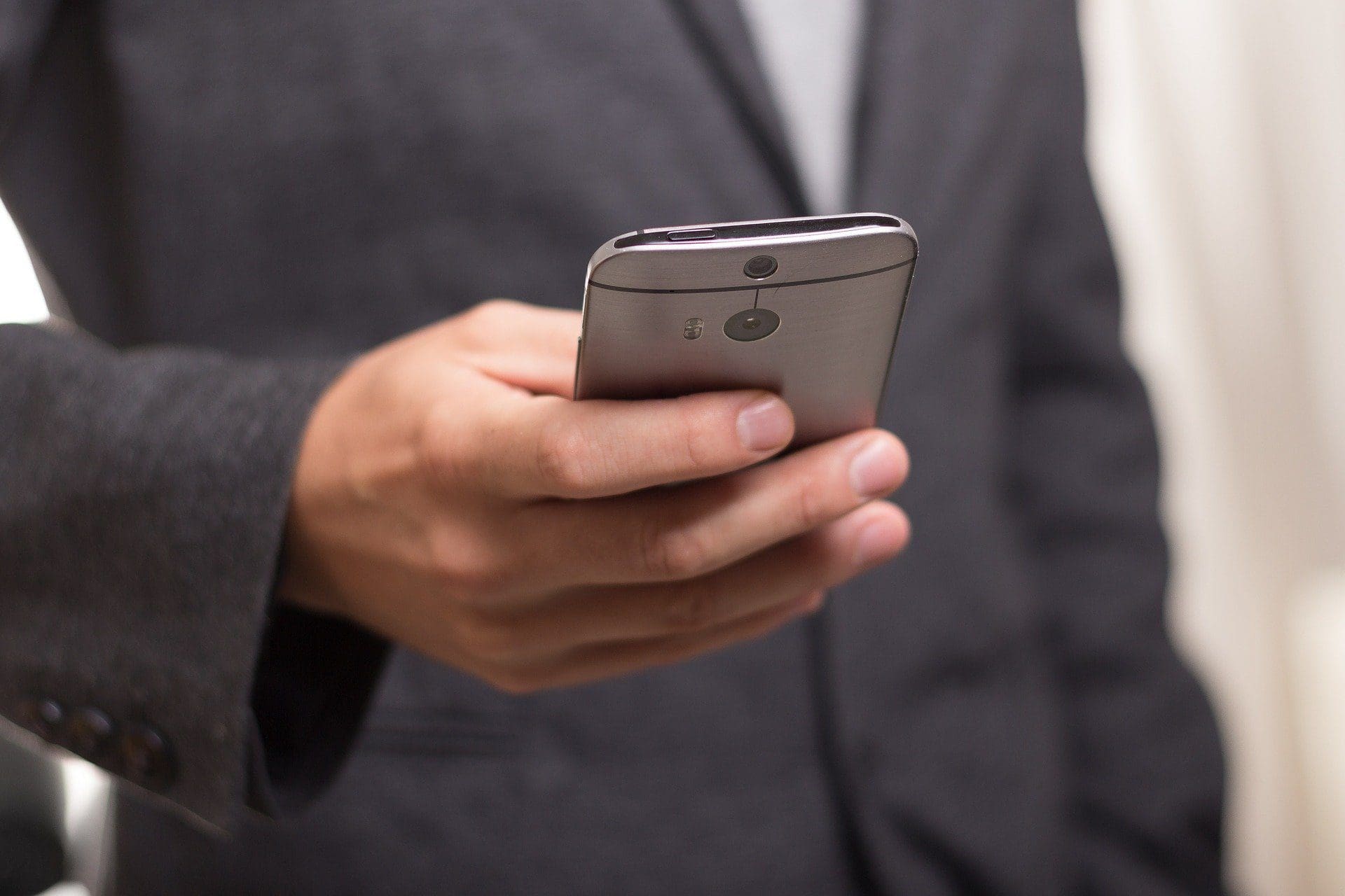 How Mobiles are Revolutionizing Business and Leisure in India