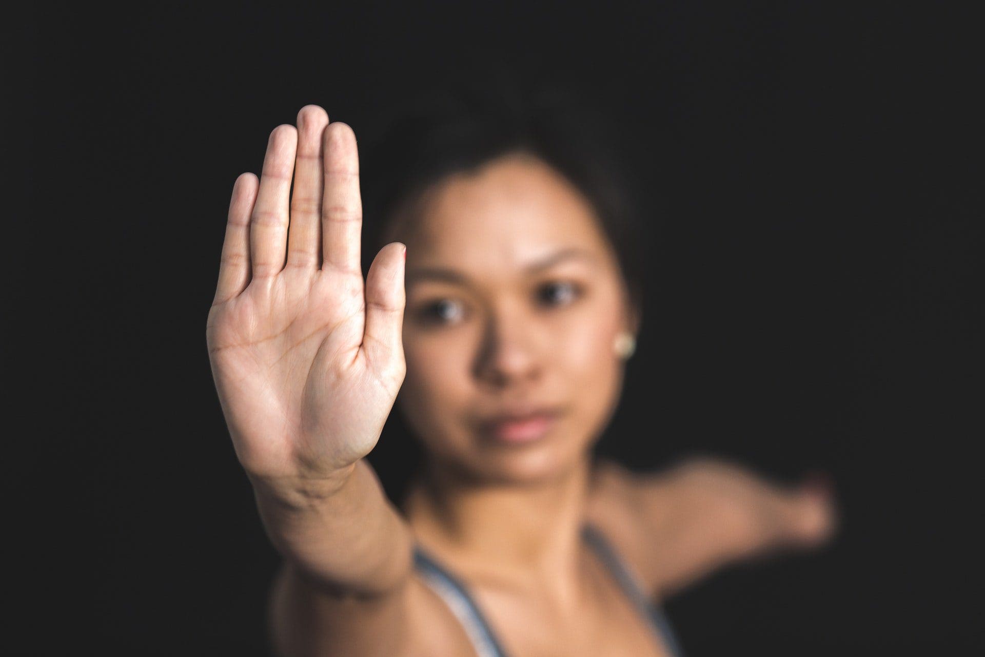 3 Ways to Defend Yourself While Traveling Alone